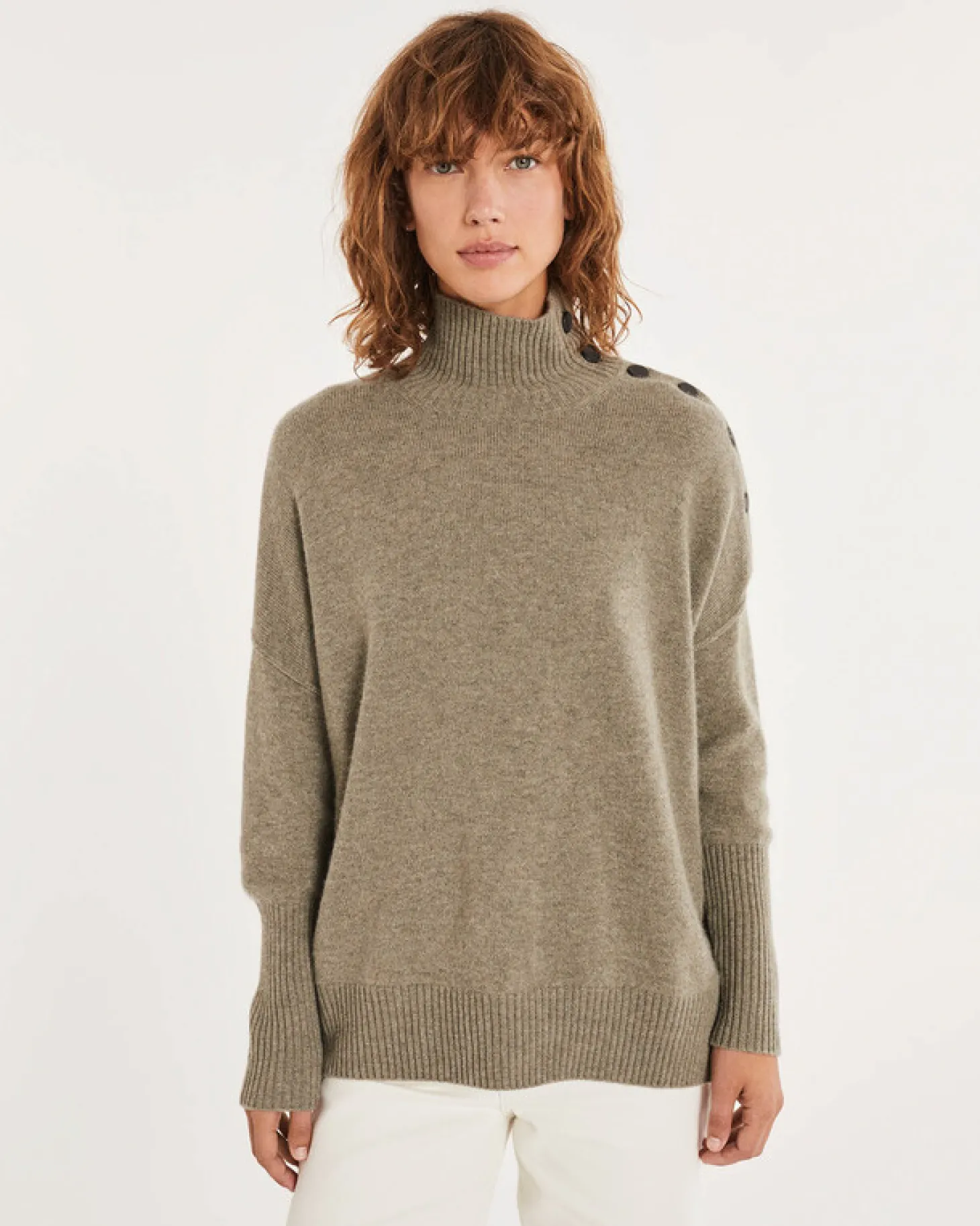 Pull Cachemire Col Roule Boutons Noirs